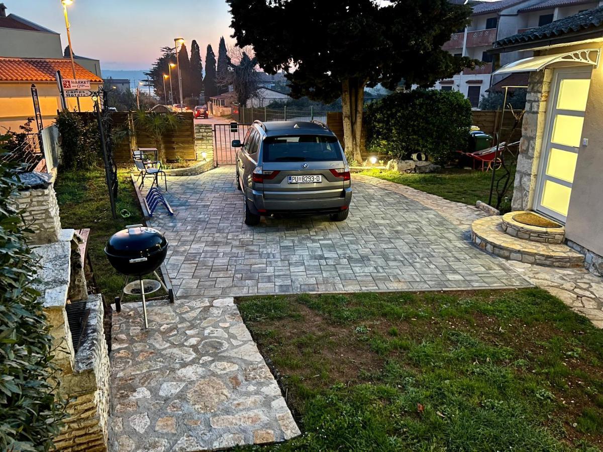 Holiday House "Laurus Garden" With Private Parking Medulin Eksteriør bilde
