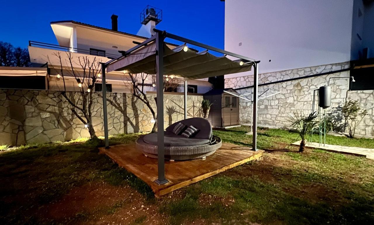 Holiday House "Laurus Garden" With Private Parking Medulin Eksteriør bilde