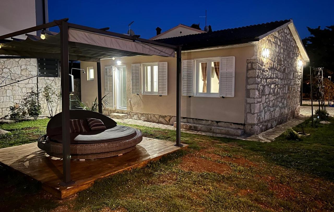 Holiday House "Laurus Garden" With Private Parking Medulin Eksteriør bilde