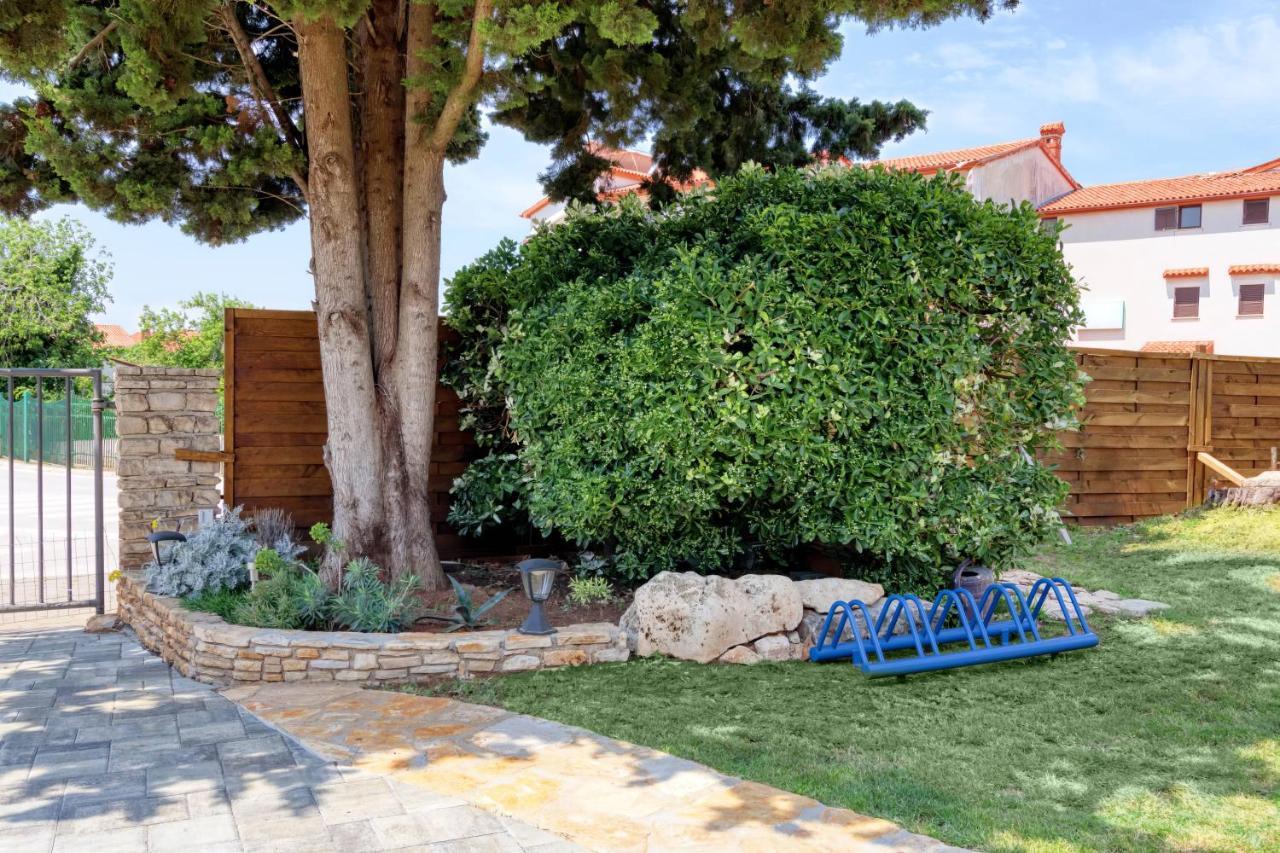 Holiday House "Laurus Garden" With Private Parking Medulin Eksteriør bilde