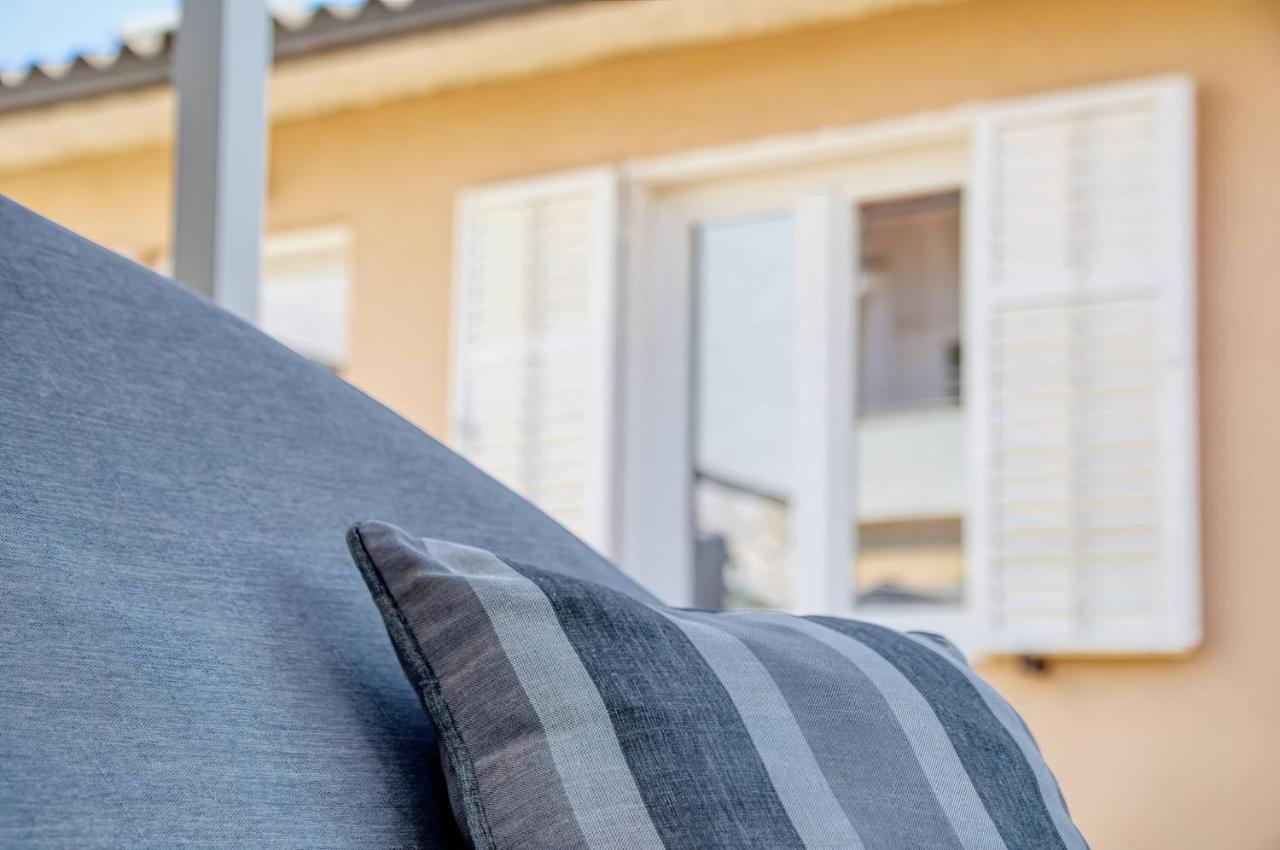 Holiday House "Laurus Garden" With Private Parking Medulin Eksteriør bilde