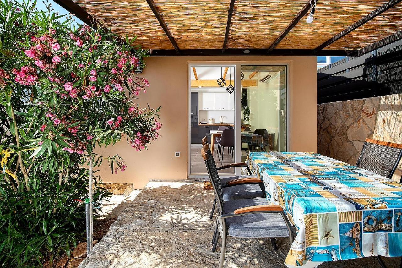 Holiday House "Laurus Garden" With Private Parking Medulin Eksteriør bilde