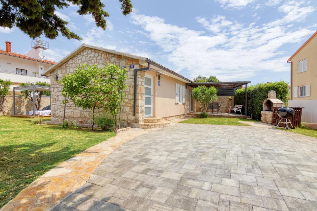 Holiday House "Laurus Garden" With Private Parking Medulin Eksteriør bilde